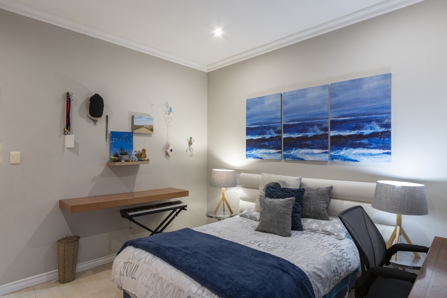 5 Bedroom Property for Sale in De Wijnlanden Residential Estate Western Cape
